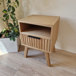 Dębowa szafka nocna z lamelkami - jedna szuflada